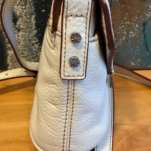 Isaac Mizrahi genuine leather white shoulder /crossbody purse. - Picture 6 of 13